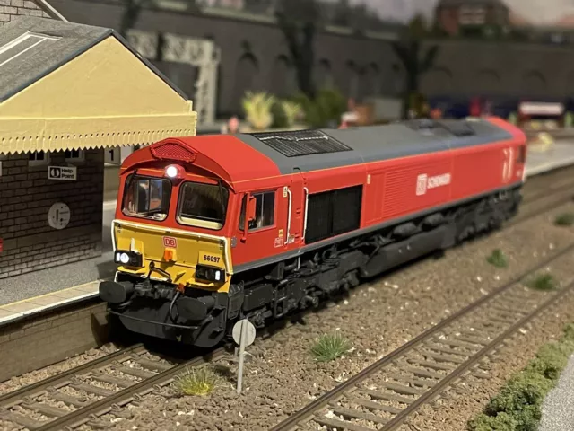 DCC Sound Hattons class 66 in DB Schenker livery 00 Gauge