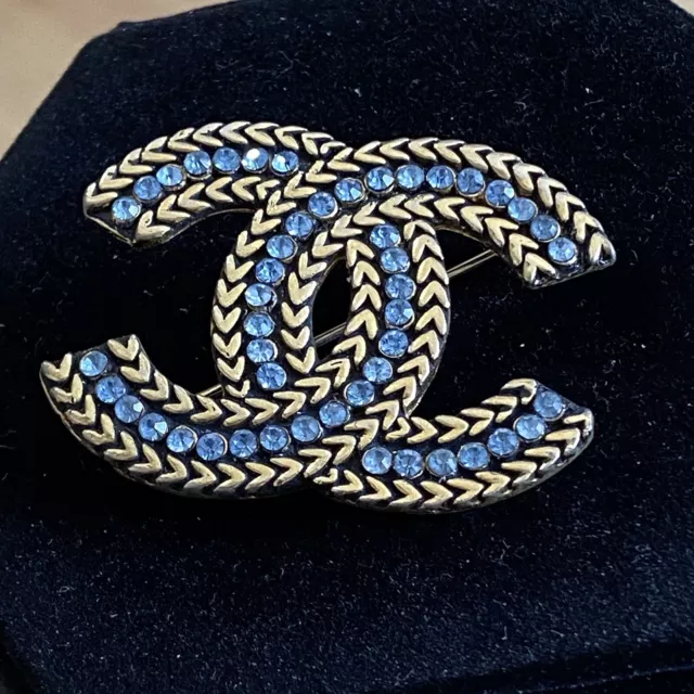 CHANEL BROOCH COCOMARK Leather Cc Gold Black Pin Clip Lamb skin Crystals  Crystal $384.00 - PicClick