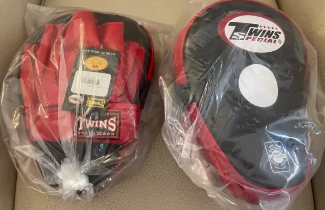 Focus Mitts Twins Special PML-10 BK/RD Red Curved PAIR (2) leather Muay Thai