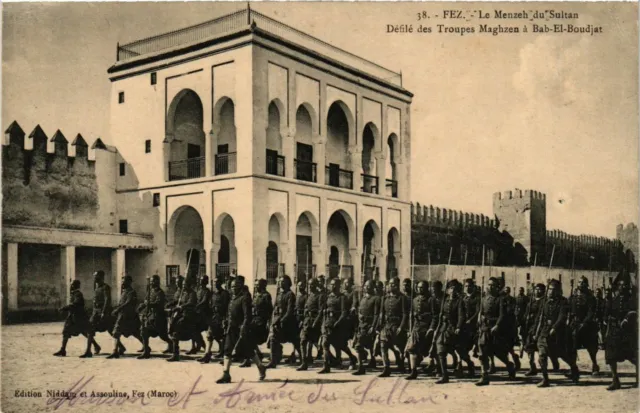CPA AK Fez - Le Menzeh du Sultan - Parade des Troupes Maghzen MOROC (963511)