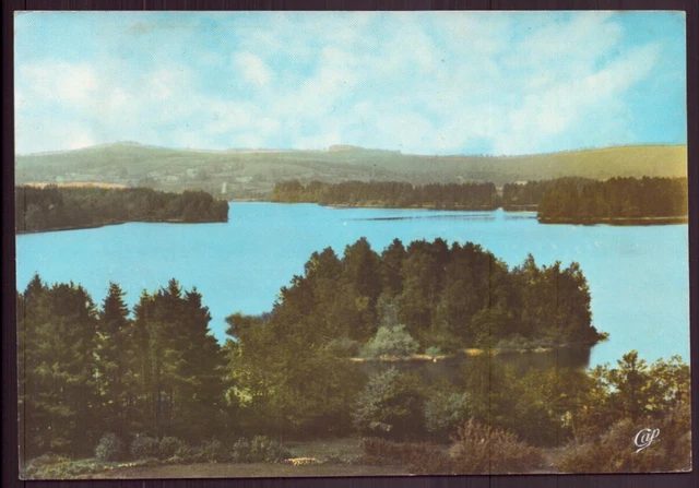 Lac Des Settons Vue Vers Le Fond Du Lac Et La Petite Ile 58