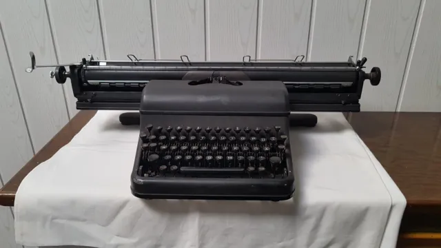 Alte Schreibmaschine "Rheinmetall"