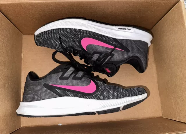 Women’s Nike Running Tennis Shoe Black & Pink Size 6