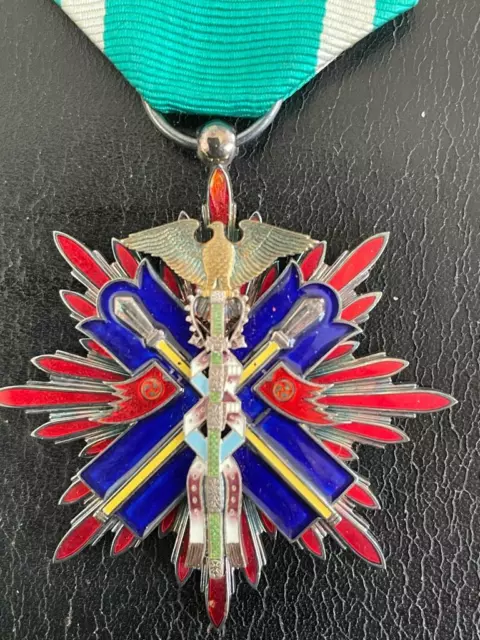 JAPAN Japanese Military Order Of The Golden Kite 5th class medal  WW2