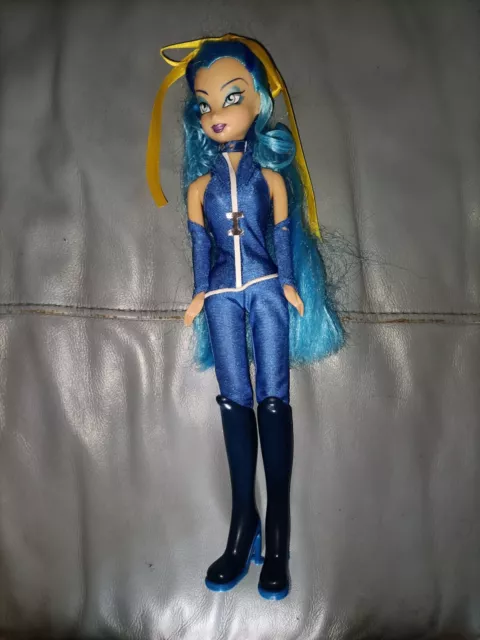 Bambola strega Icy delle Trix (Winx Club) 2005