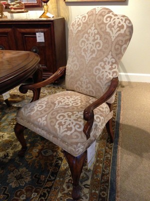 Thomasville Furniture Cassara Dining Set, Table, Chairs & Curio 6