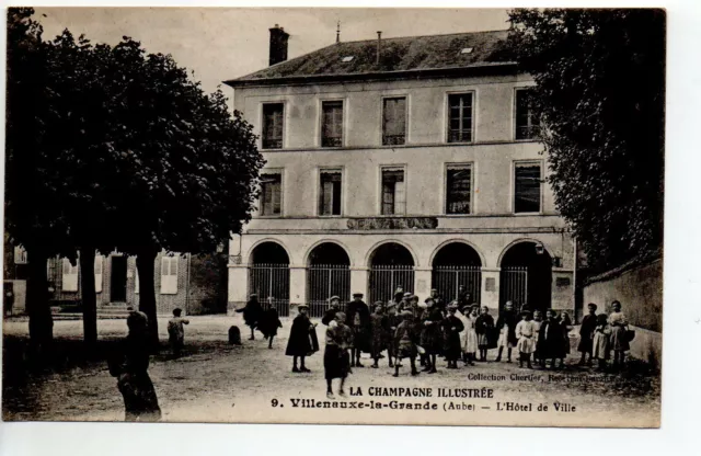 VILLENAUXE - Aube - CPA 10 - l' hotel de ville - groupe d'enfants