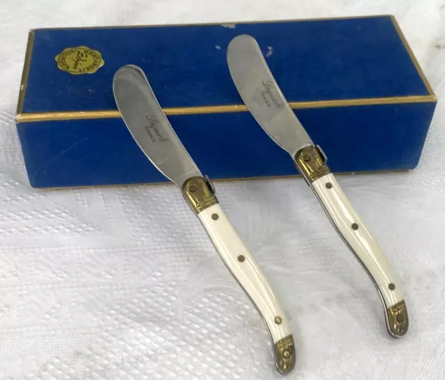 Zwei Messer Besteck im Etui Laguiole mit Messingbeschläge Vintage Retro Nachlass