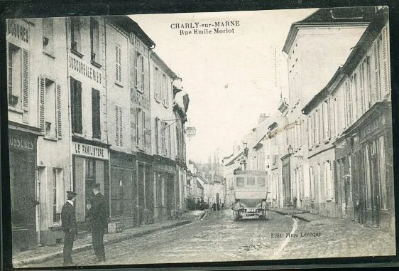 Charly Sur Marne Le Familistere