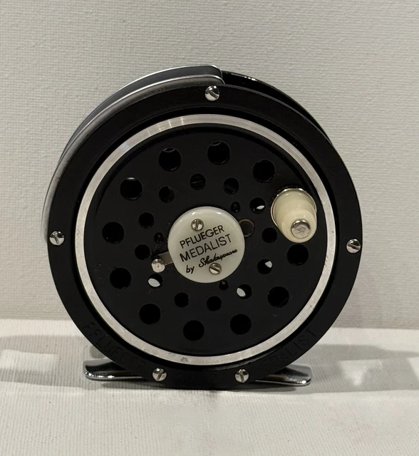 フルーガーメダリスト1494 1/2CJ(日本製) Pflueger Round Line Guard Medalist 1494 Fly Reel フルーガー