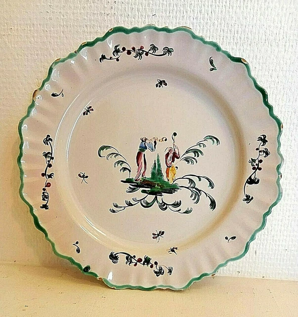 Assiette en faïence : Moustiers XVIIIème siècle.