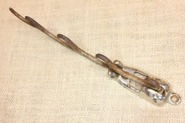 4 Coat Hooks Clothes Hanger Fold Up Arm Old Laundry Bath Vintage 1921 Patent 12