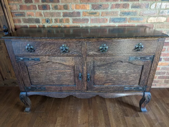 Beautiful Antique Wooden Cabinet/Sideboard With Lockable Doors