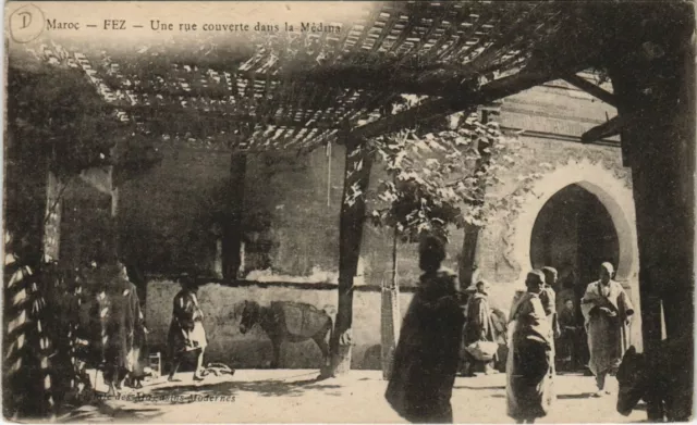 CPA AK FEZ - Une rue couverte dans la Médina MAROC (669377)