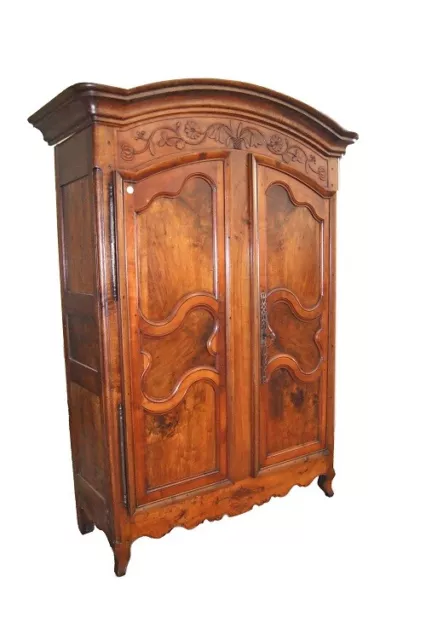 Bellissimo armadio provenzale del 1700 francese in legno di noce