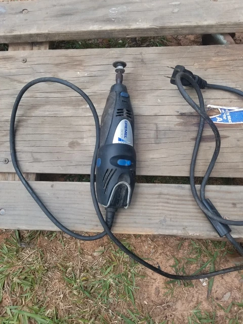 DREMEL 300 Variable Speed Rotary Tool Works **READ** W/ Ez Cutting Wheel Shaft