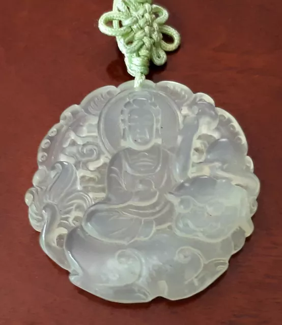Pendentif Bouddha sculpté sur jade transparent