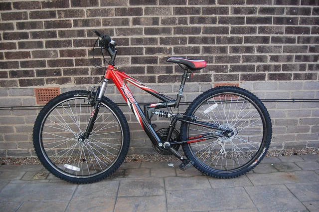 APOLLO FS26 MOUNTAIN Bike 18 Speed 17