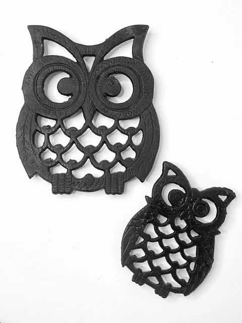 Vintage Cast Iron Owl Trivet Set of 2 Black Metal Bird Retro 1970s Kitsch Taiwan