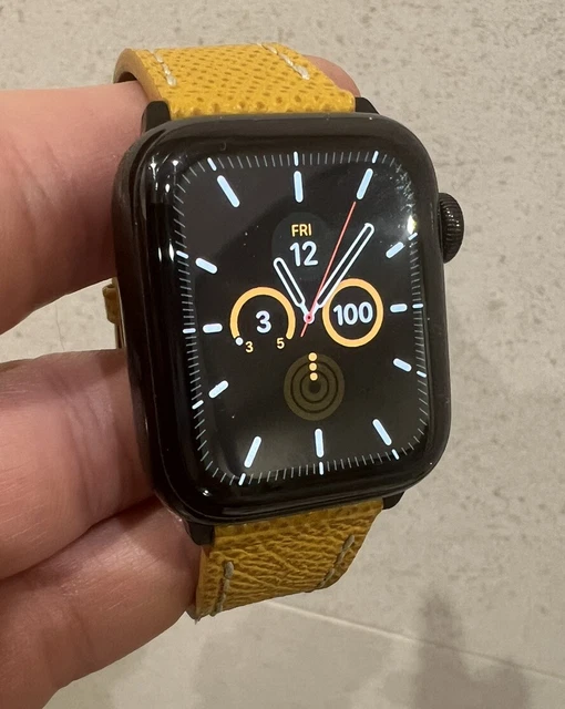 APPLE WATCH SERIES 5 40mm Space Black Stainless Steel Cellular