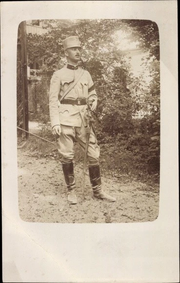 FOTO AK KUK Kavallerie Offizier In Uniform Standportrait 10635793 