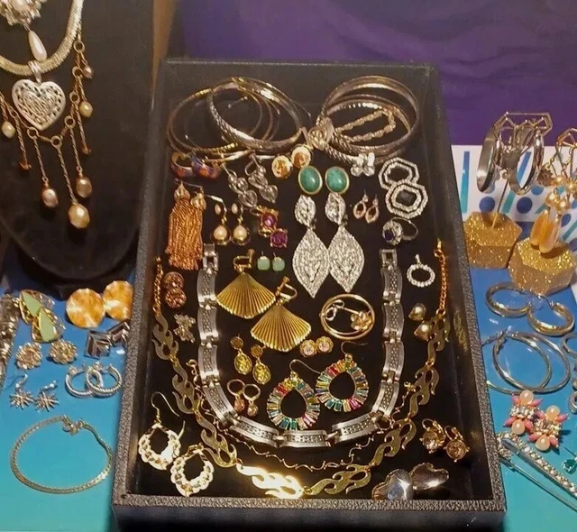 Vintage To Now Costume/Junk Jewelry Lot #JW