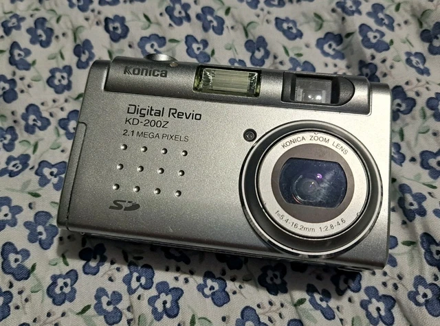 Konica Digital Revio KD-220 Z Vintage cameras collection by Sylvain Halgand
