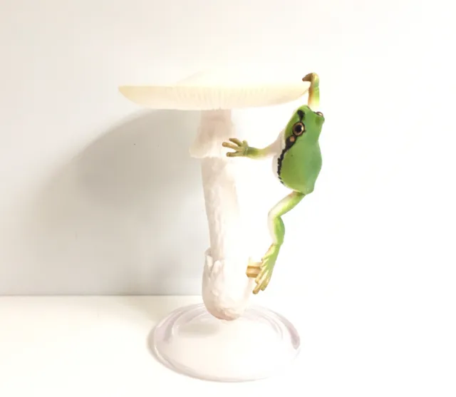 Kitan Club Nature Green Tree Frog Destroying Angel Mushroom Animal Figure