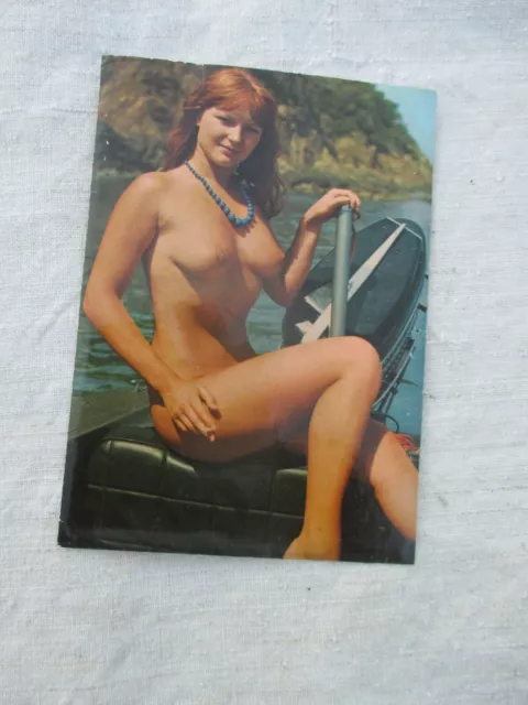 CPSM érotique  demoiselle rousse seins nus  prend le soleil sur le bateau