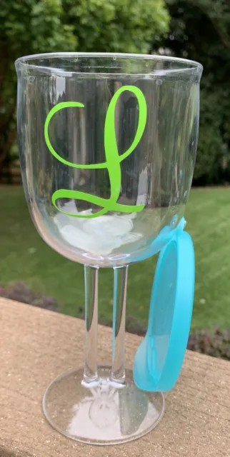 https://www.picclickimg.com/ScoAAOSw4X5lHELL/LipLidz-Wine-Glass-with-Teal-Lid-Monogrammed-L.webp