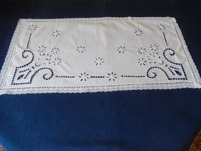 Joli Napperon Ancien Centre De Table - Broderie Main Blanche Et Dentelle - Made In France