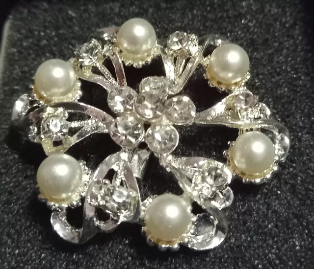 Stunning Vintage Look Silver-Tone Diamonte & Faux Pearl  Brooch - Preowned Vgc 2