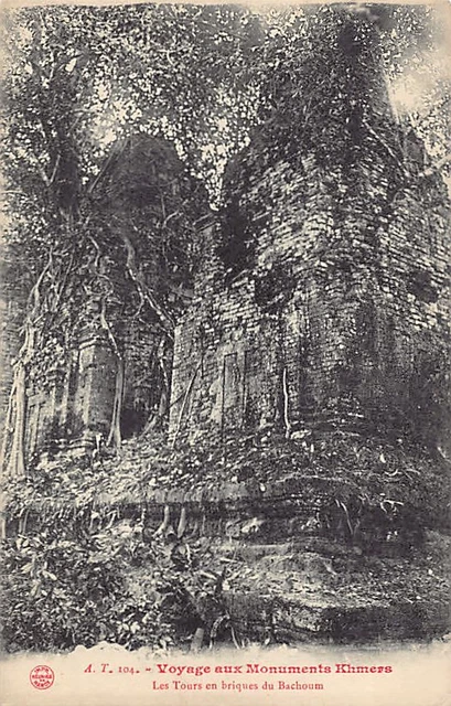 Cambodia - Journey to the Khmer Monuments - ANGKOR VAT - The brick towers of Bac