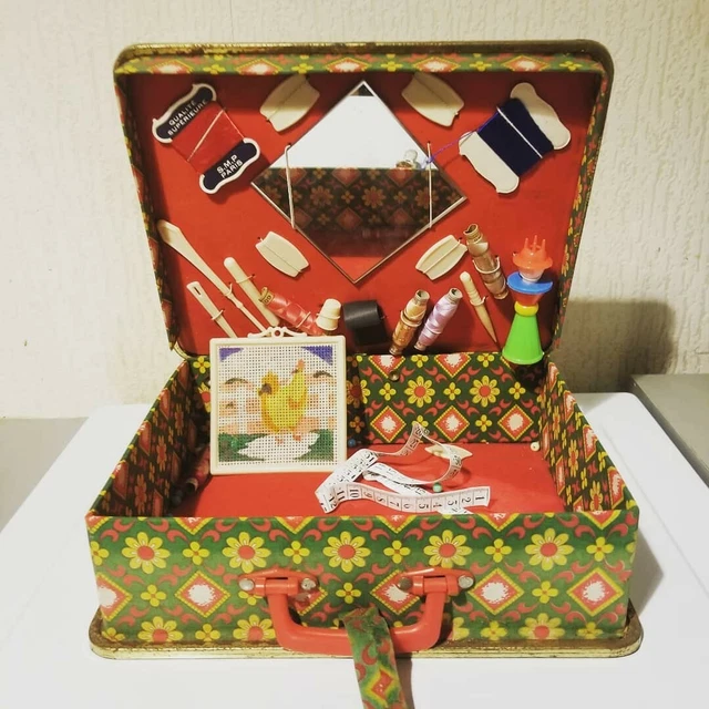 MERCERIE ANCIENNE - BOÎTE À COUTURE POUR ENFANT - PETITE