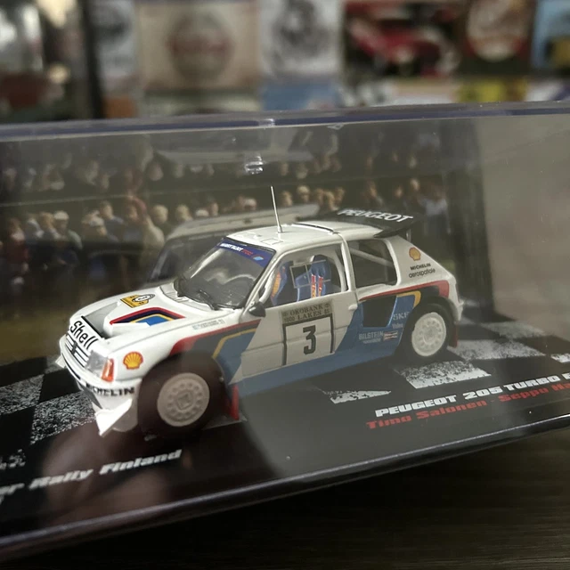 Peugeot 205 T16 Evo 2 1985 – Rallye 1000 Lacs, Salonem/Harjanne, échelle 1/24 (IXO)