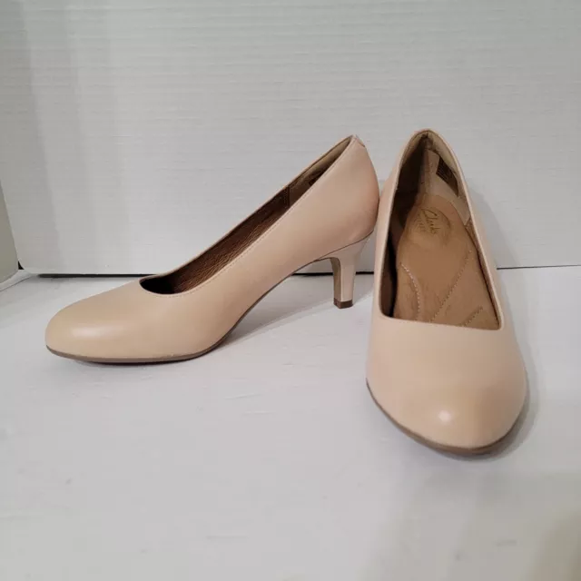 Clarks Artisan Womens Heels Size 6 Leather Wood Heel Tan/Nude