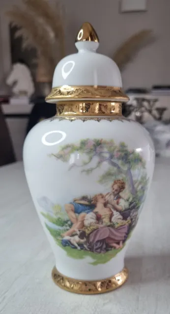 Petit Vase En Porcelaine De LIMOGE
