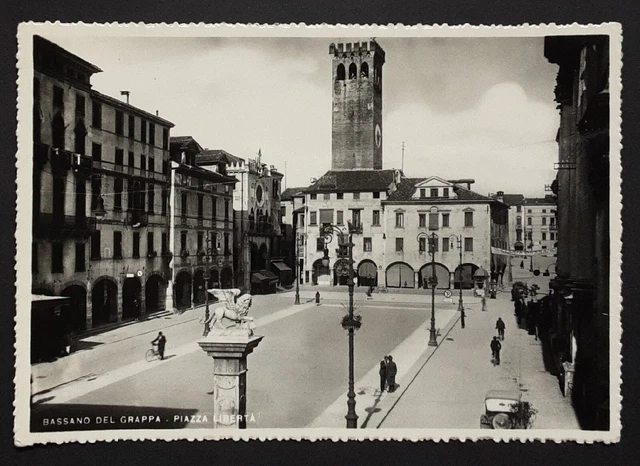 Bassano Del Grappa Piazza Libertà Animata! Cartolina Vg. 1950 Fg.