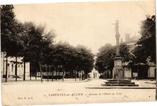 CPA VARENNES-sur-ALLIER - Avenue de l'Hotel de Ville (262831)