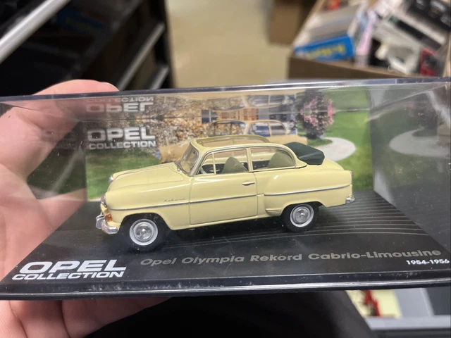 Voiture Miniature Opel Olympia Rekord Cabrio Limousine 1/43 - Modèle Diecast Ixo Altaya | Boîtier Méthacrylate