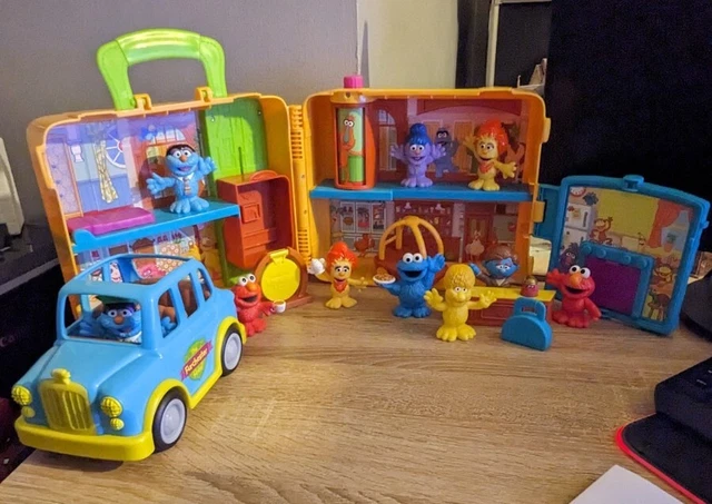 THE FURCHESTER HOTEL Sesame Street Suitcase PlaySet 10 Figures Tea the-furchester-hotel-sesame-street-suitcase-playset-10-figures-tea