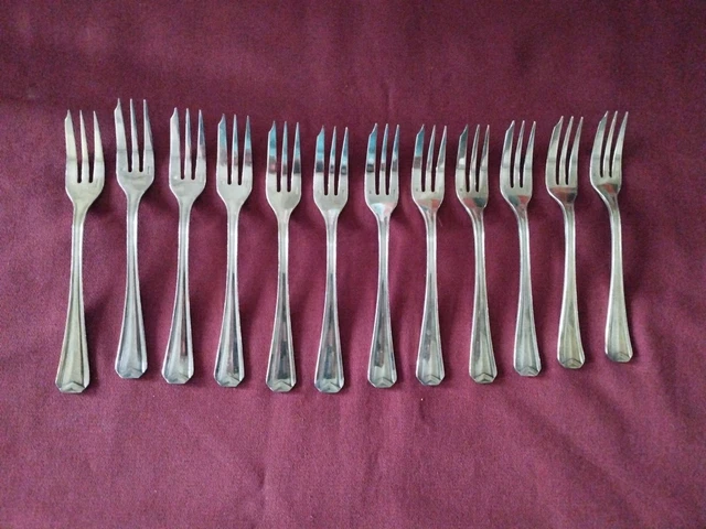 12 Fourchettes à Poisson Christofle - Métal Argenté, Modèle Versailles (occasion)