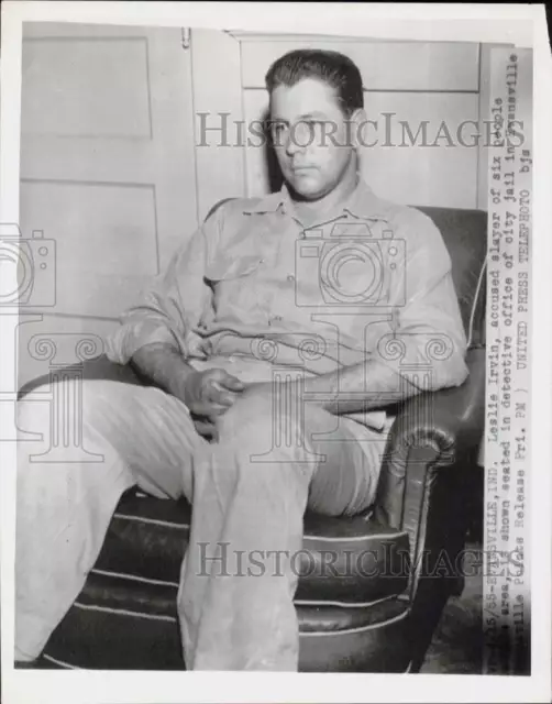 1955 Press Photo Accused murderer Leslie Irvin in office of city jail, Indiana