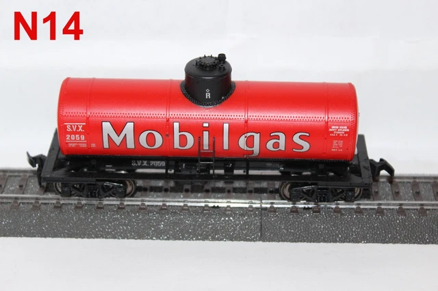 Walthers Mainline H0 SVX 2059 Mobilgas mit US Standard NMRA Kupplung