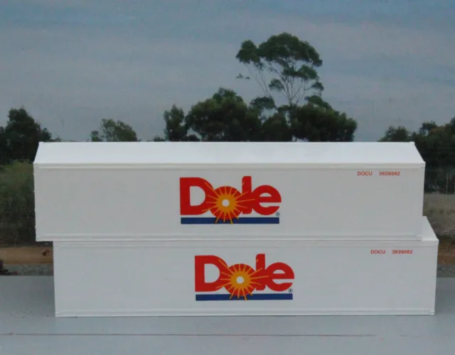 Two 40ft Dole refrigerated containers in HO scale - new
