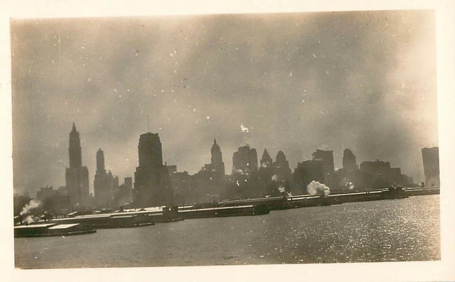 VINTAGE 1920S OR 1930s New York City Skyline River Wharfs Silhouette B