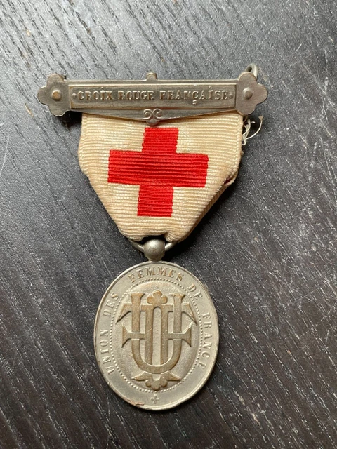 LOT MÉDAILLE ET Insignes Croix Rouge EUR 20,00 - PicClick FR