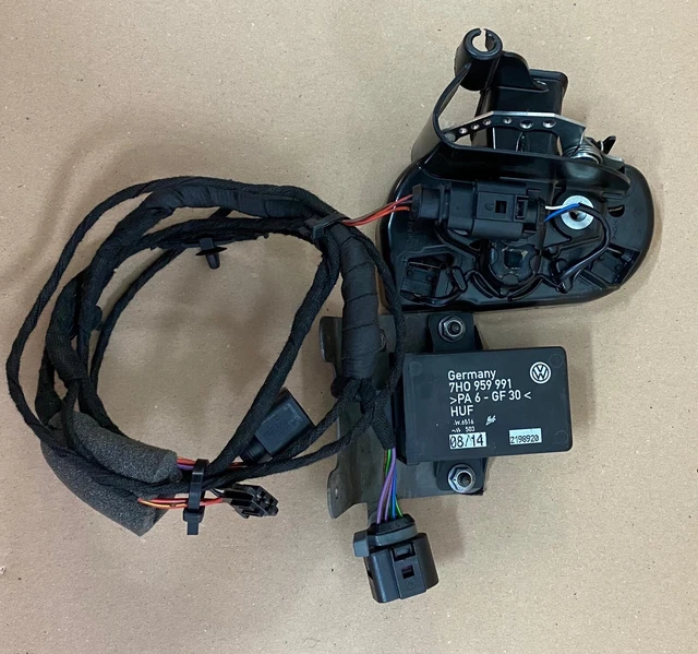 thumbnail interactive-video image 1 of Genuine VW Transporter T5/T5.1/T5.2/T6 Sliding Door Contact Micro Switch – 7H0947563A 1 of 2