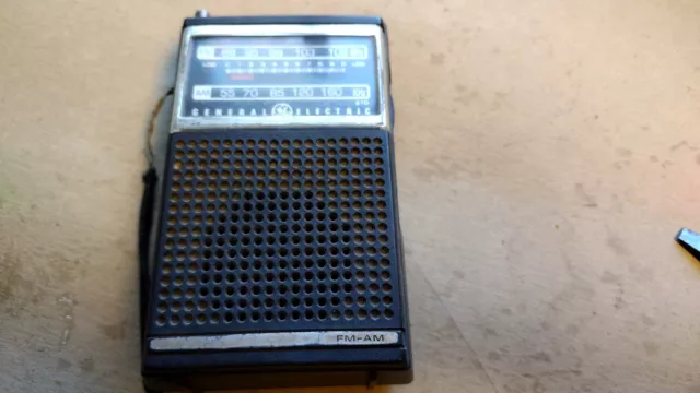 Vintage General Electric Transistor Radio Amfm