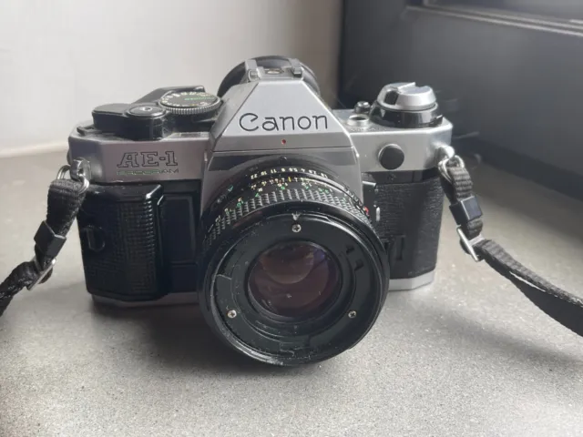 Canon AE-1 Programm, Silber + Canon FD 50mm f/1.8 Objektiv - Defekt